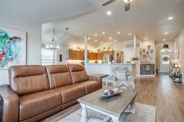 600 Clearbrook Street, Azle, TX 76020