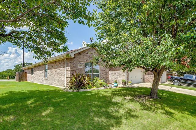 600 Clearbrook Street, Azle, TX 76020