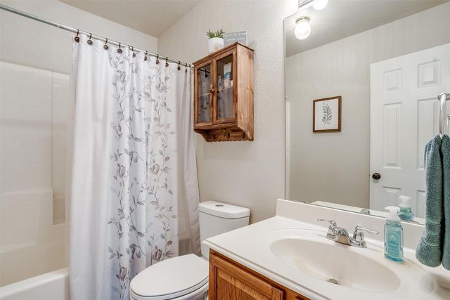600 Clearbrook Street, Azle, TX 76020