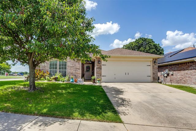 600 Clearbrook Street, Azle, TX 76020