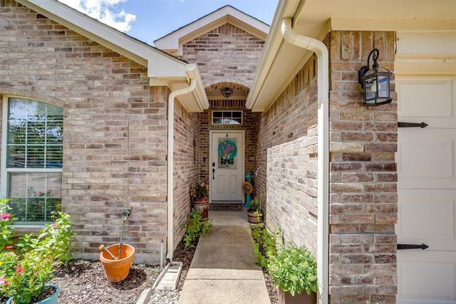 600 Clearbrook Street, Azle, TX 76020