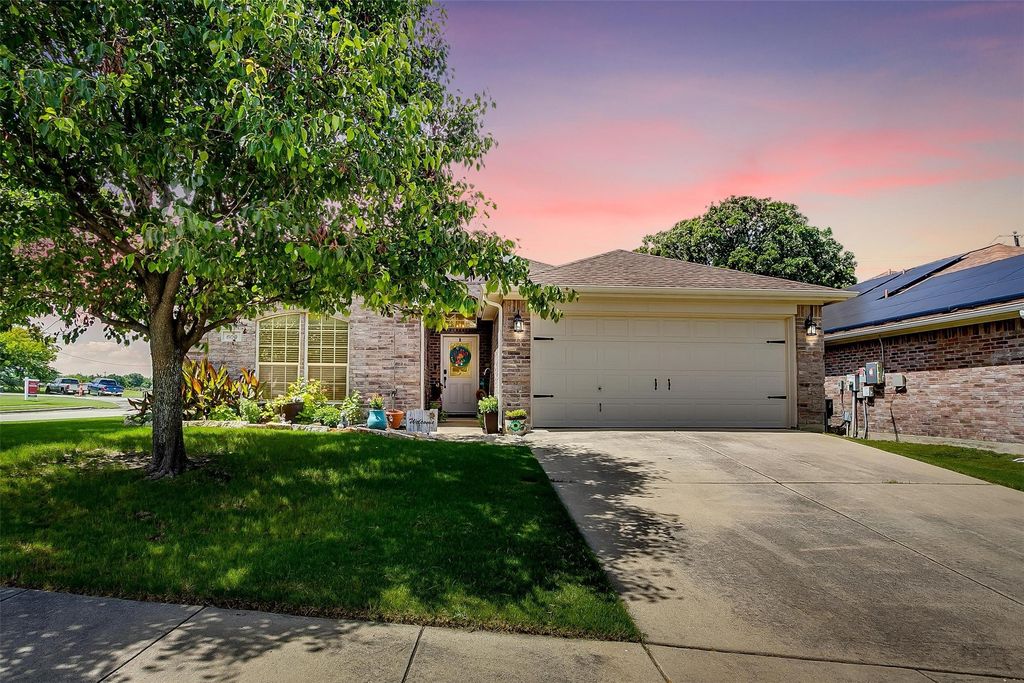 600 Clearbrook Street, Azle, TX 76020