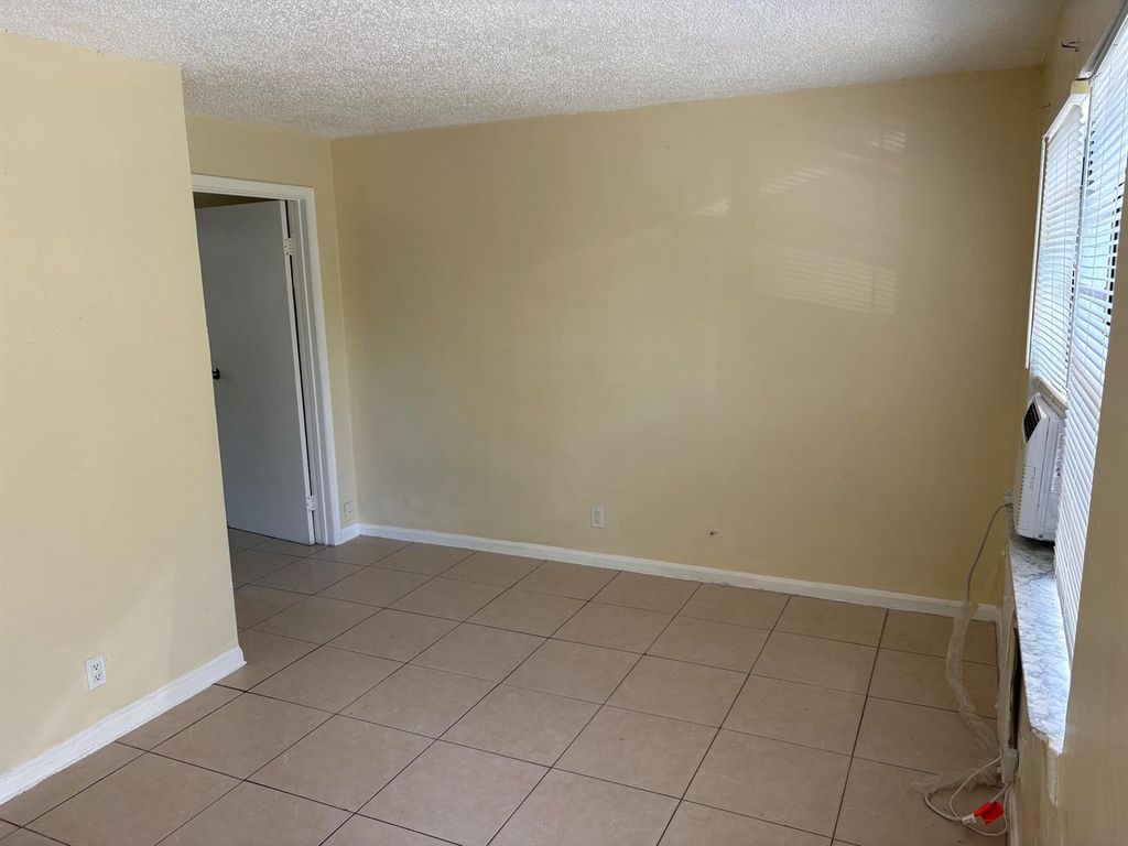 905 19TH Street 3, West Palm Beach, FL 33407