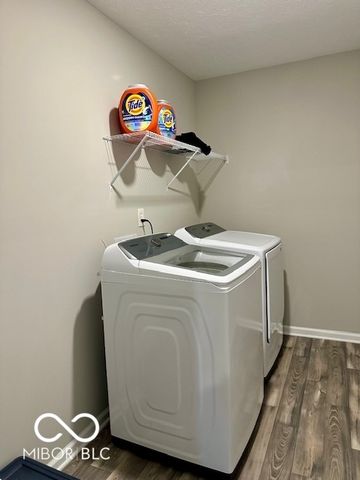 1126 Creek Way Lane, Greenwood, IN 46143