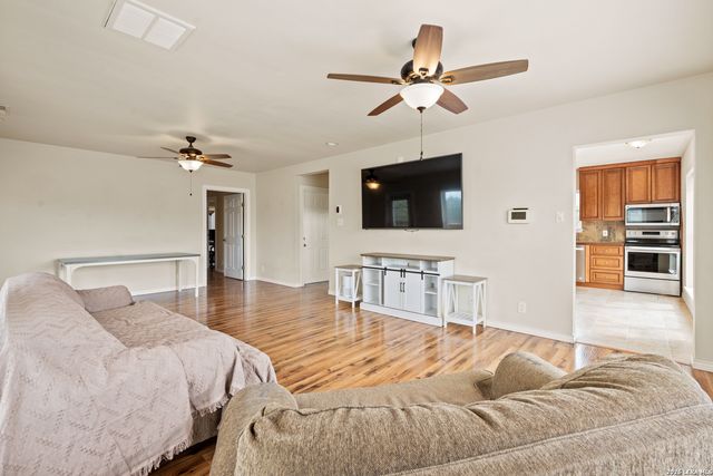 1722 COUNTY ROAD 270, Mico, TX 78056