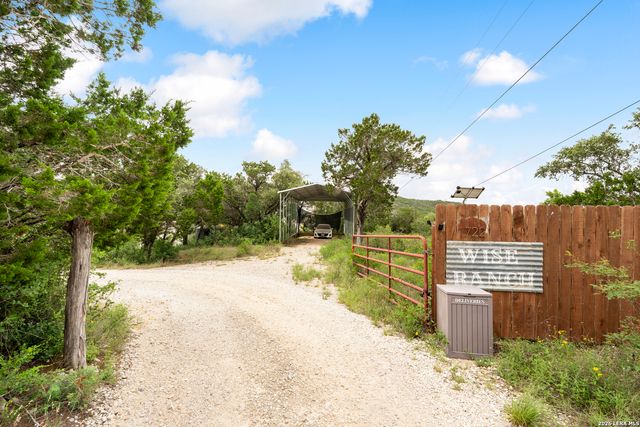 1722 COUNTY ROAD 270, Mico, TX 78056