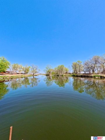 29 Ernst Lake Street, Columbus, NE 68601