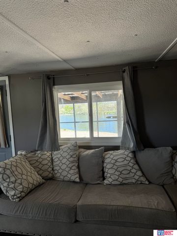 29 Ernst Lake Street, Columbus, NE 68601