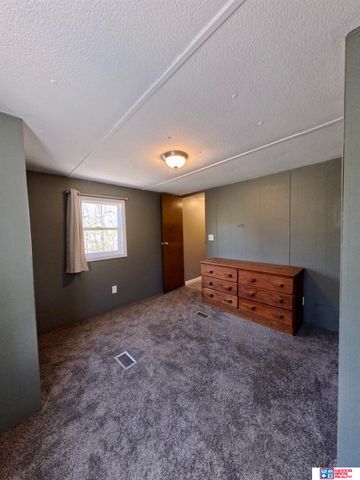 29 Ernst Lake Street, Columbus, NE 68601