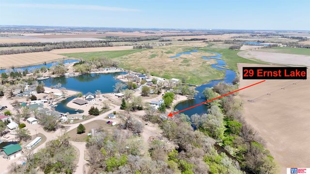29 Ernst Lake Street, Columbus, NE 68601