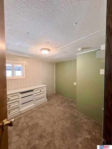 29 Ernst Lake Street, Columbus, NE 68601