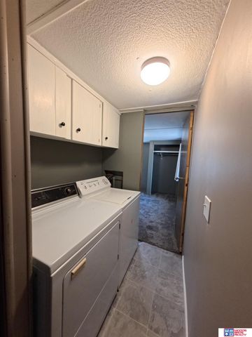 29 Ernst Lake Street, Columbus, NE 68601