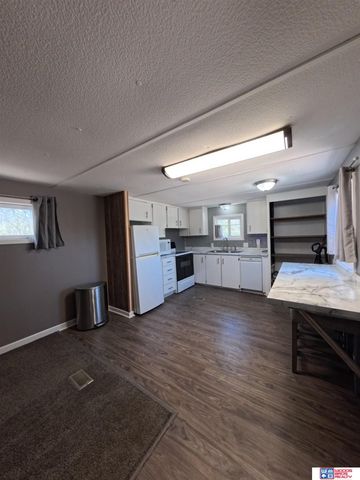 29 Ernst Lake Street, Columbus, NE 68601