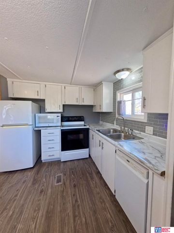 29 Ernst Lake Street, Columbus, NE 68601