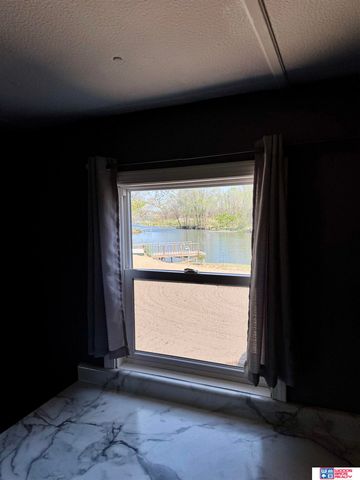 29 Ernst Lake Street, Columbus, NE 68601