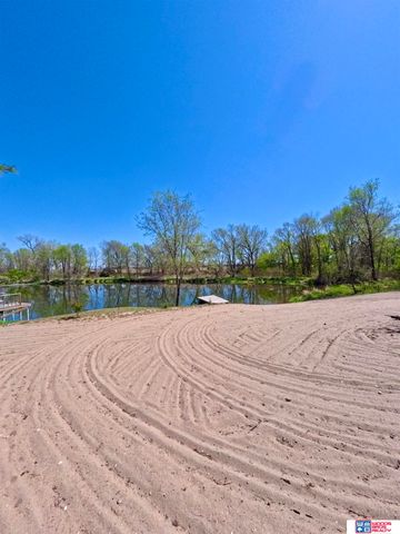 29 Ernst Lake Street, Columbus, NE 68601