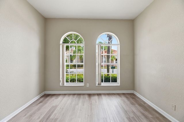 3401 NW 70th Avenue, Margate, FL 33063