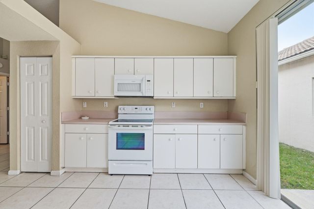 3401 NW 70th Avenue, Margate, FL 33063