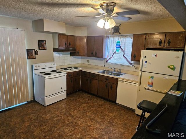1920 Crown Point Drive, St Louis, MO 63136