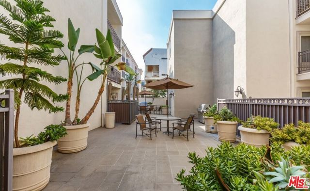 141 S Clark Drive 208, West Hollywood, CA 90048