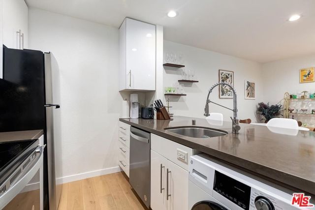 141 S Clark Drive 208, West Hollywood, CA 90048