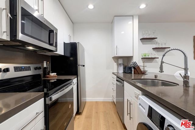 141 S Clark Drive 208, West Hollywood, CA 90048