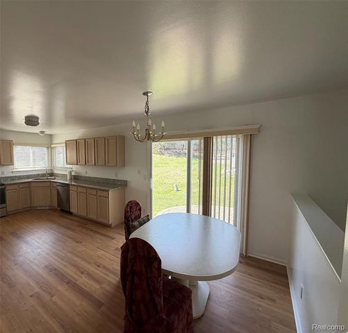 24789 Toddy Lane, Farmington, MI 48335