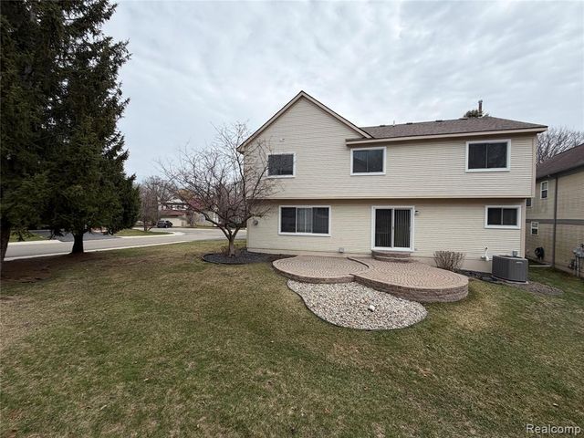 24789 Toddy Lane, Farmington, MI 48335