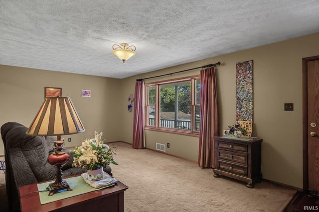 4520 Detroy Road, Evansville, IN 47720