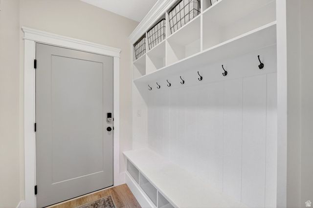 11524 S SILVER POND DR, South Jordan, UT 84009