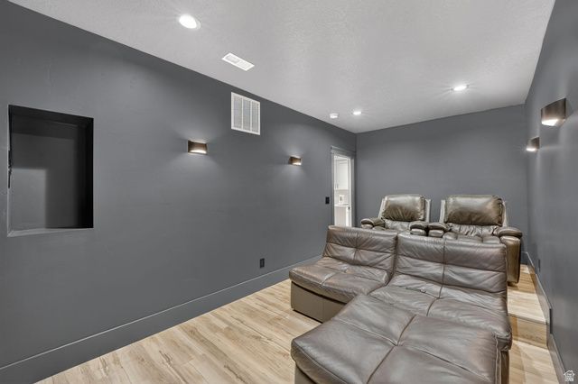 11524 S SILVER POND DR, South Jordan, UT 84009