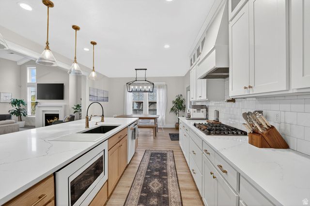 11524 S SILVER POND DR, South Jordan, UT 84009