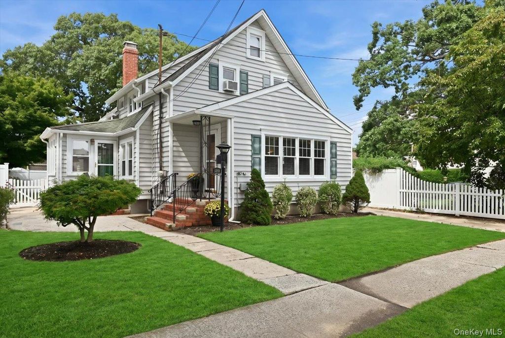 1090 Webber Avenue, South Hempstead, NY 11550 — exterior