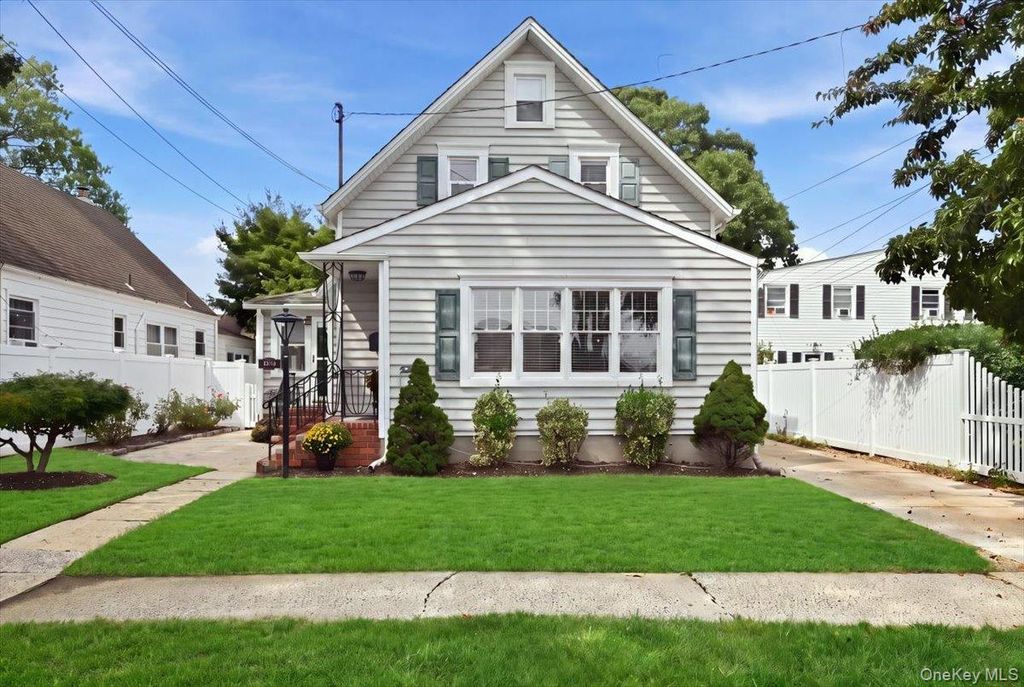 1090 Webber Avenue, South Hempstead, NY 11550 — photo 2