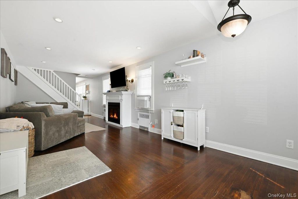 1090 Webber Avenue, South Hempstead, NY 11550 — photo 3