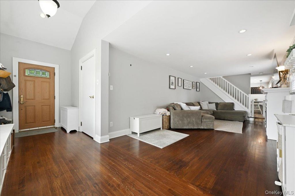 1090 Webber Avenue, South Hempstead, NY 11550 — photo 4