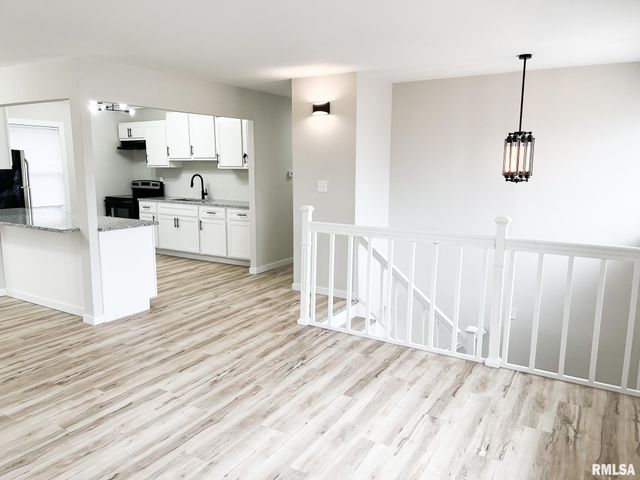 2230 N WINNEBAGO Court, Peoria, IL 61614