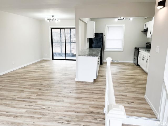 2230 N WINNEBAGO Court, Peoria, IL 61614