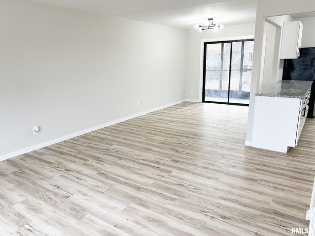 2230 N WINNEBAGO Court, Peoria, IL 61614