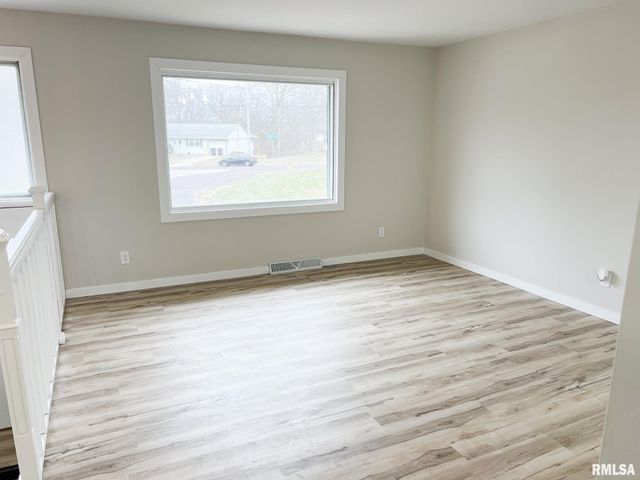 2230 N WINNEBAGO Court, Peoria, IL 61614