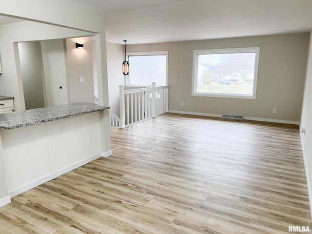 2230 N WINNEBAGO Court, Peoria, IL 61614