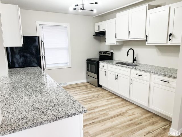 2230 N WINNEBAGO Court, Peoria, IL 61614