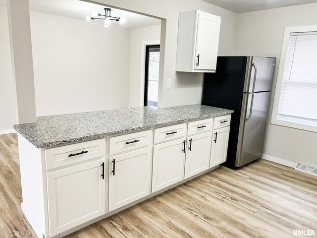 2230 N WINNEBAGO Court, Peoria, IL 61614