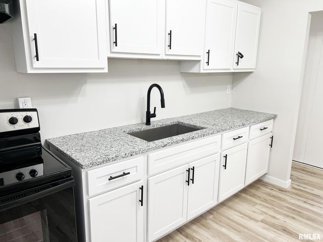 2230 N WINNEBAGO Court, Peoria, IL 61614