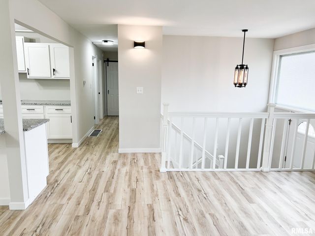 2230 N WINNEBAGO Court, Peoria, IL 61614