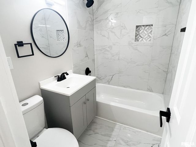 2230 N WINNEBAGO Court, Peoria, IL 61614