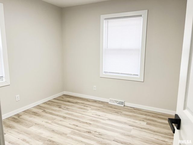 2230 N WINNEBAGO Court, Peoria, IL 61614