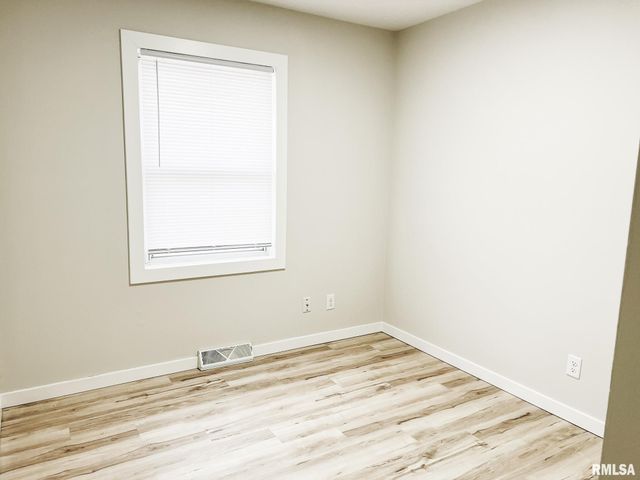 2230 N WINNEBAGO Court, Peoria, IL 61614