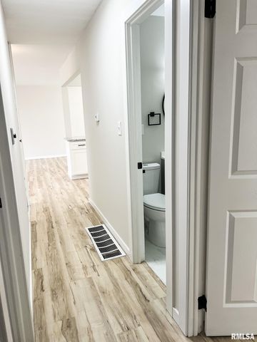 2230 N WINNEBAGO Court, Peoria, IL 61614