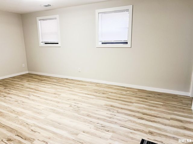 2230 N WINNEBAGO Court, Peoria, IL 61614